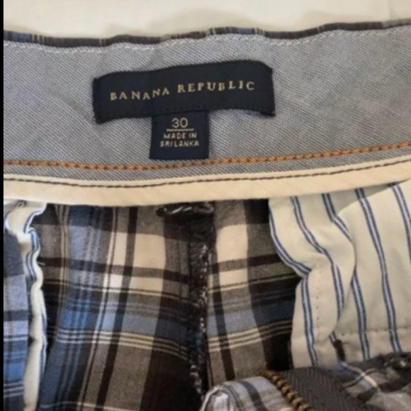Banana Republic Khaki shorts - Picture 2 of 3